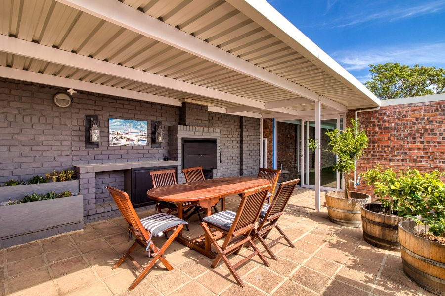 4 Bedroom Property for Sale in Gordons Bay Village Western Cape